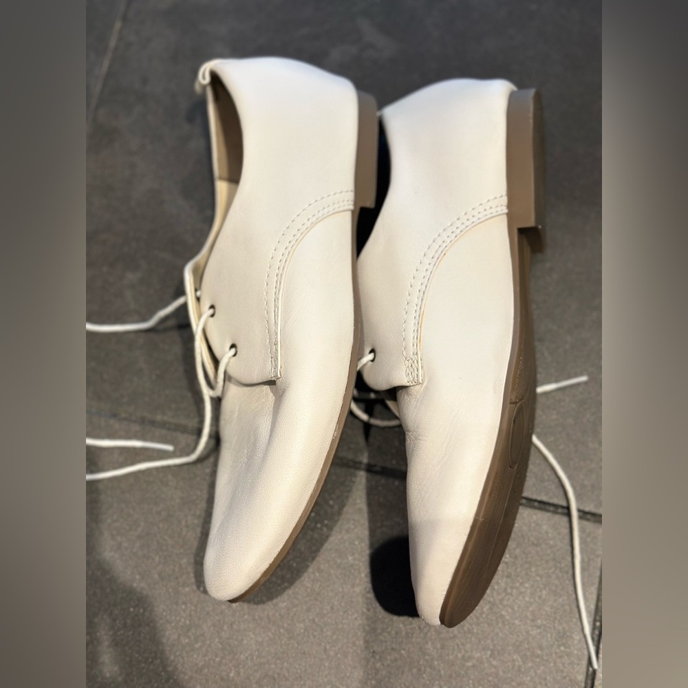 Muji White Flat